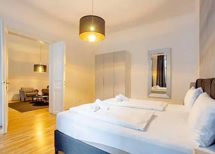 For 4 Near Center & Metro U2 *